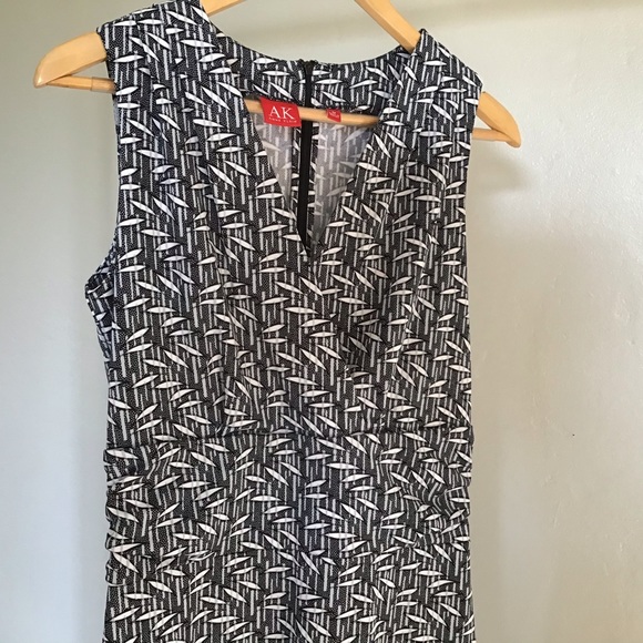 Anne Klein sleeveless stretchy dress - Picture 4 of 4